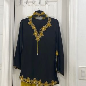 Traditional Indian Blouse, pants, and Detailed Sequins Neck scarf. Size medium.